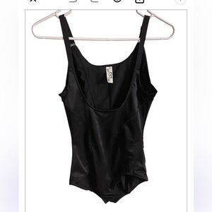 Maidenform firm control where your own bra body shaper. Size‎ XL.